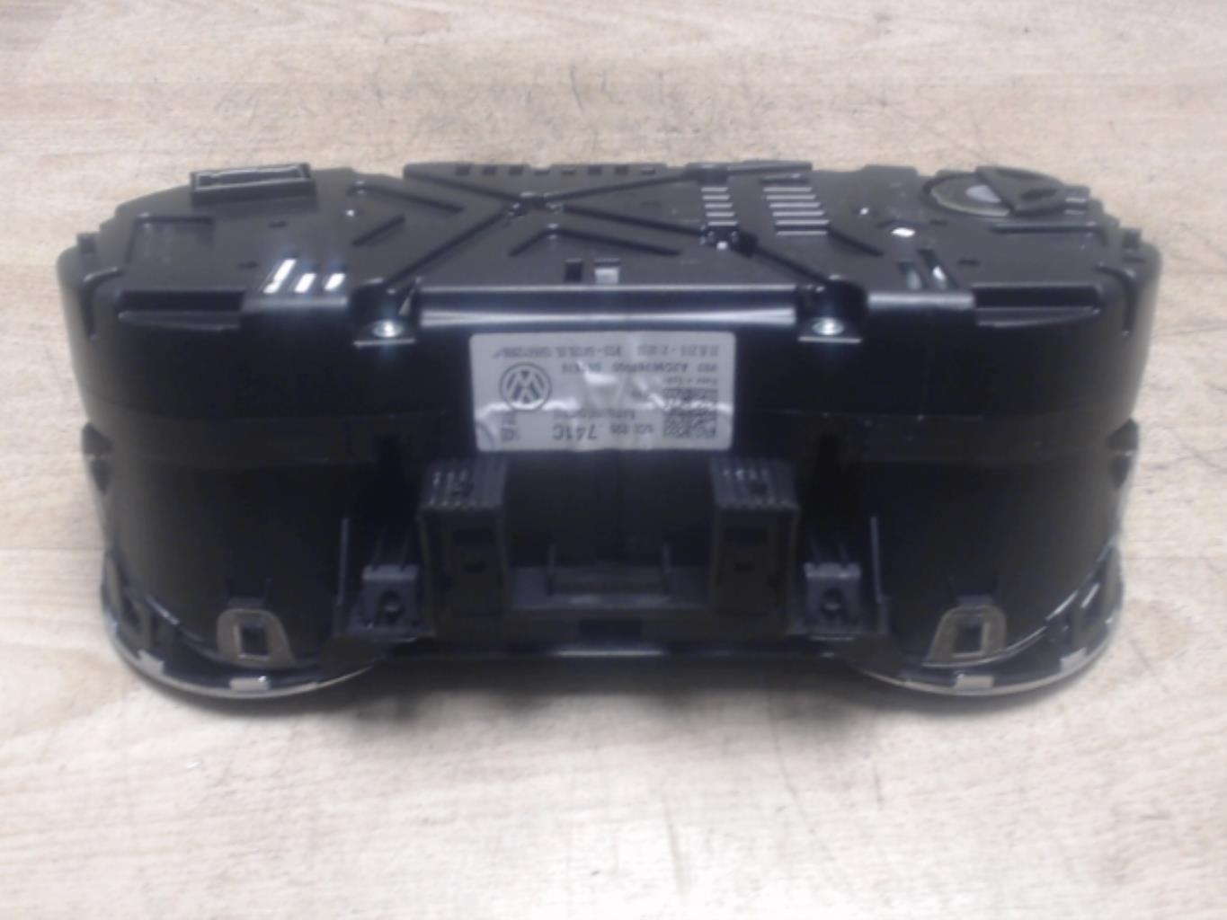 Compteur VOLKSWAGEN POLO 5 PHASE 2 Diesel - 1