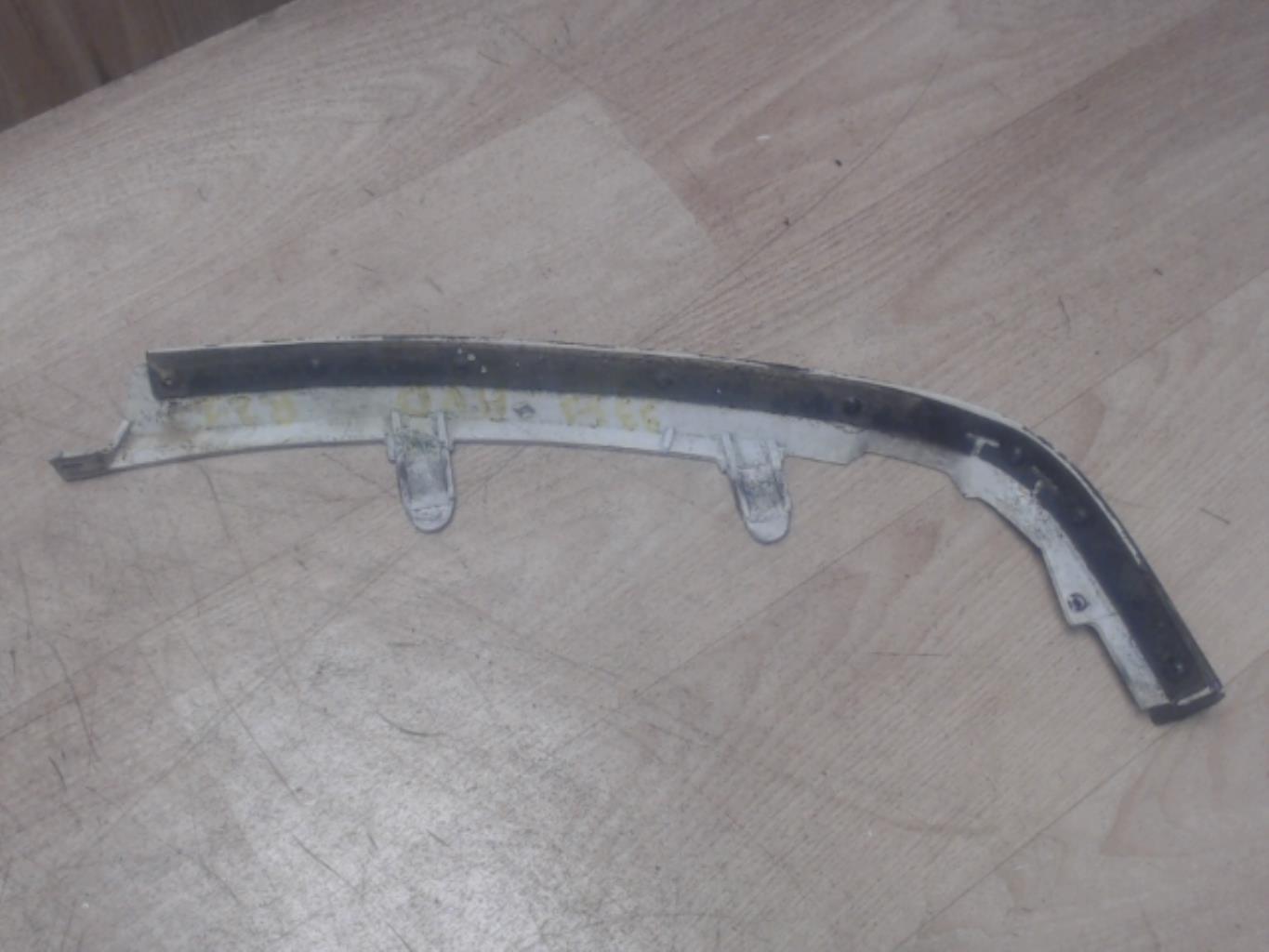 Grille de calandre droite RENAULT R21 PHASE 2 BREAK Essence - 1