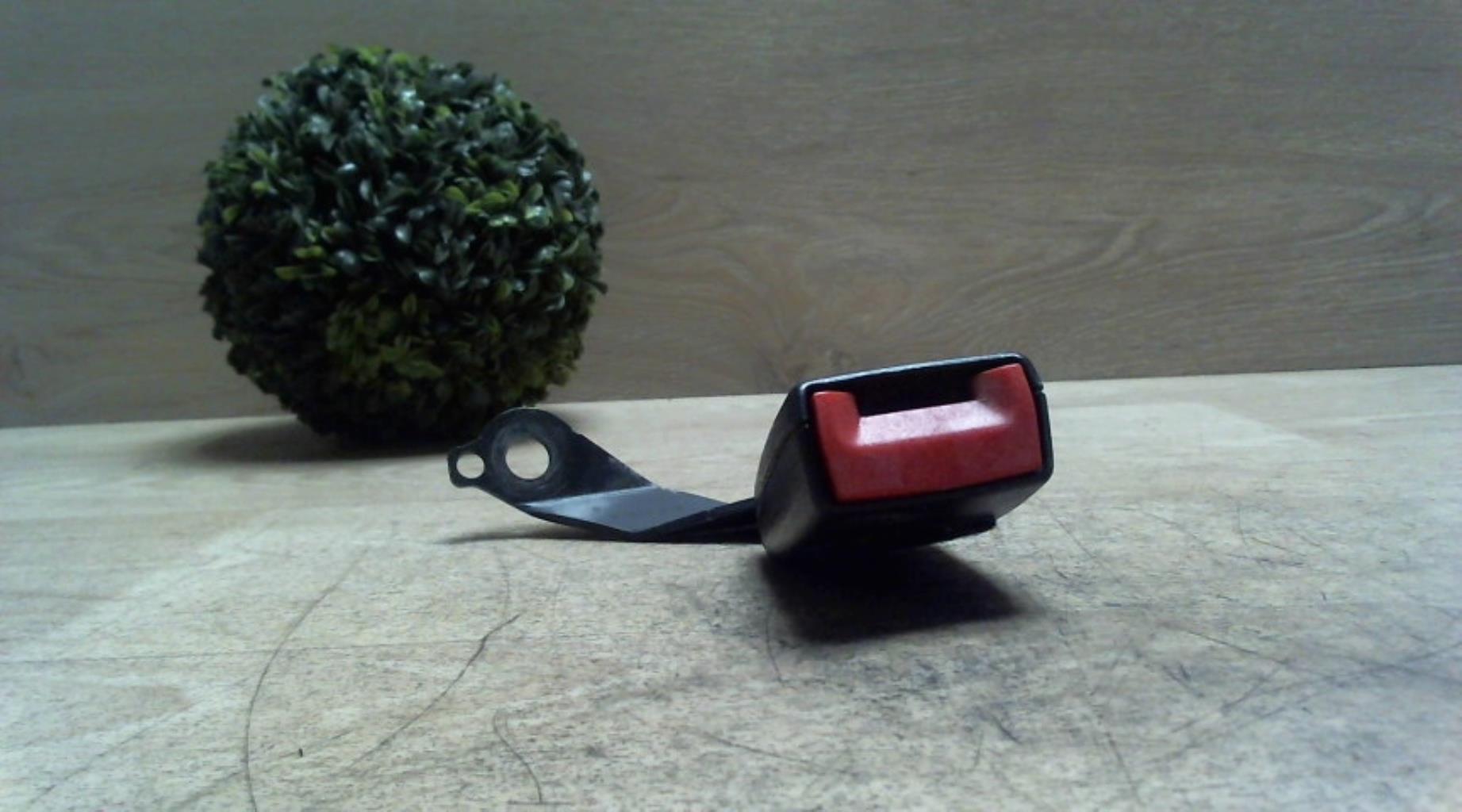 Attache ceinture arriere gauche AUDI TT 1 COUPE Essence - 1