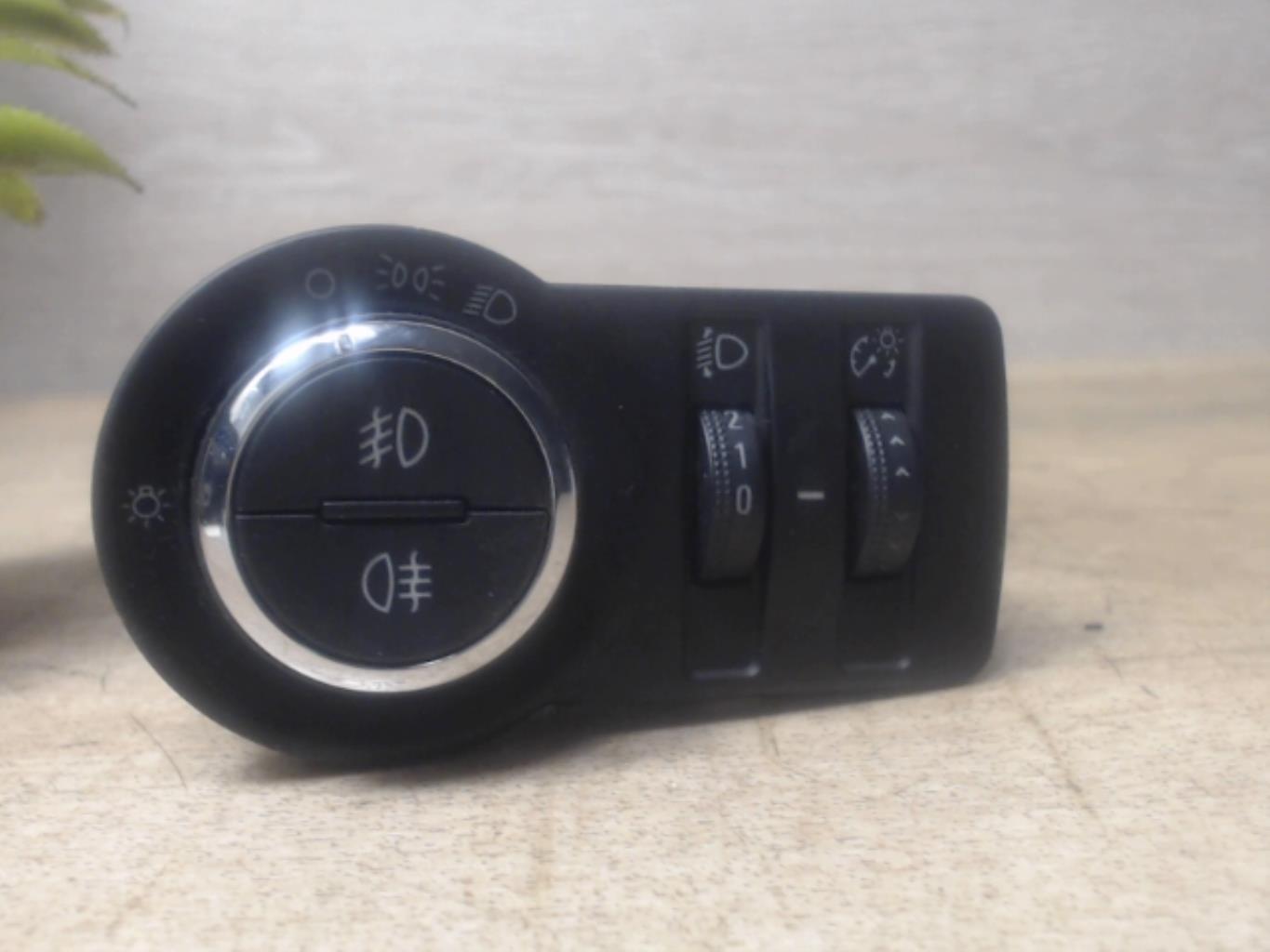 Bouton/Interrupteur CHEVROLET CRUZE PHASE 1 Diesel - 1