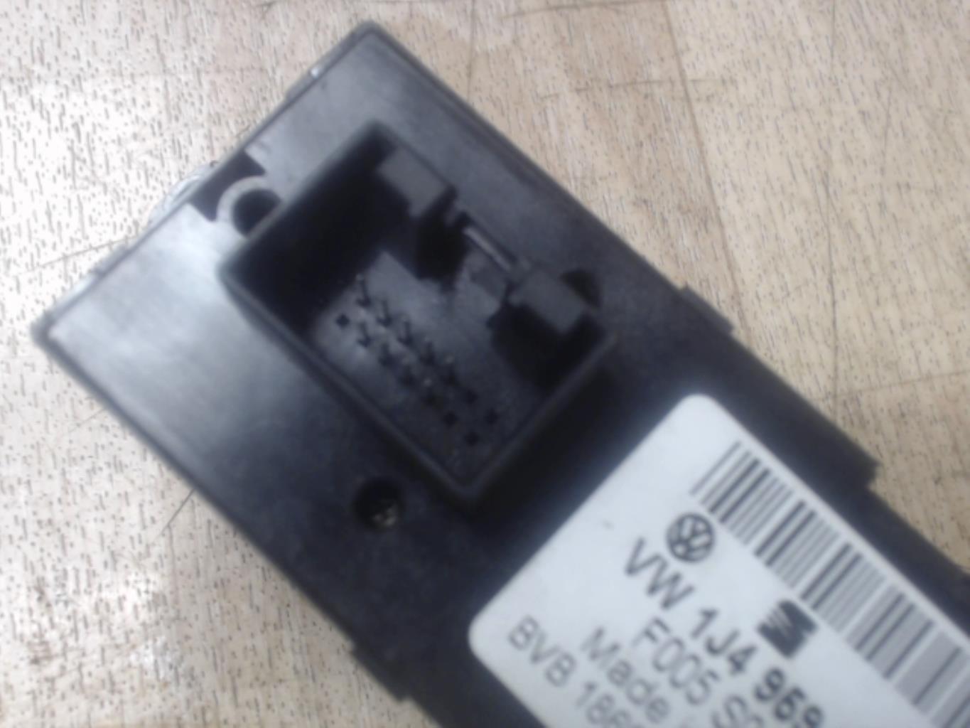 Bouton/Interrupteur VOLKSWAGEN PASSAT 4 PHASE 2 BREAK Diesel - 1