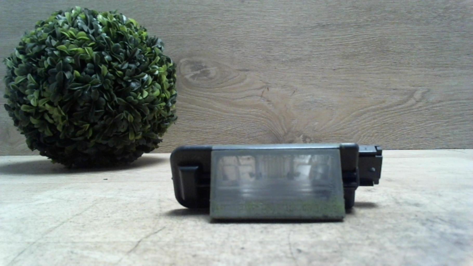 Eclairage de plaque BMW SERIE 3 E36 TOURING BREAK Diesel - 1