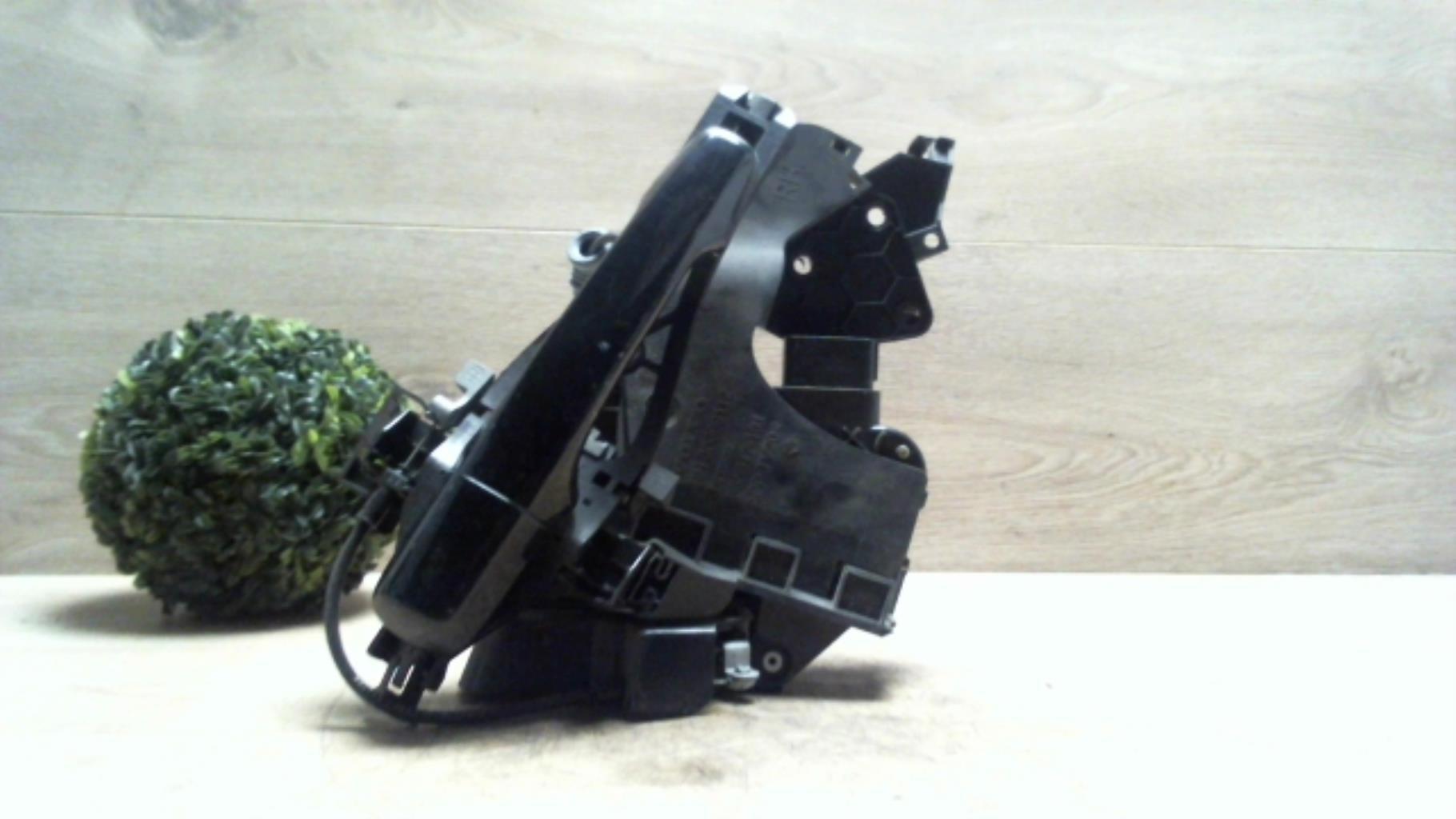 Serrure arriere droit VOLVO V 50 PHASE 1 BREAK Diesel - 1