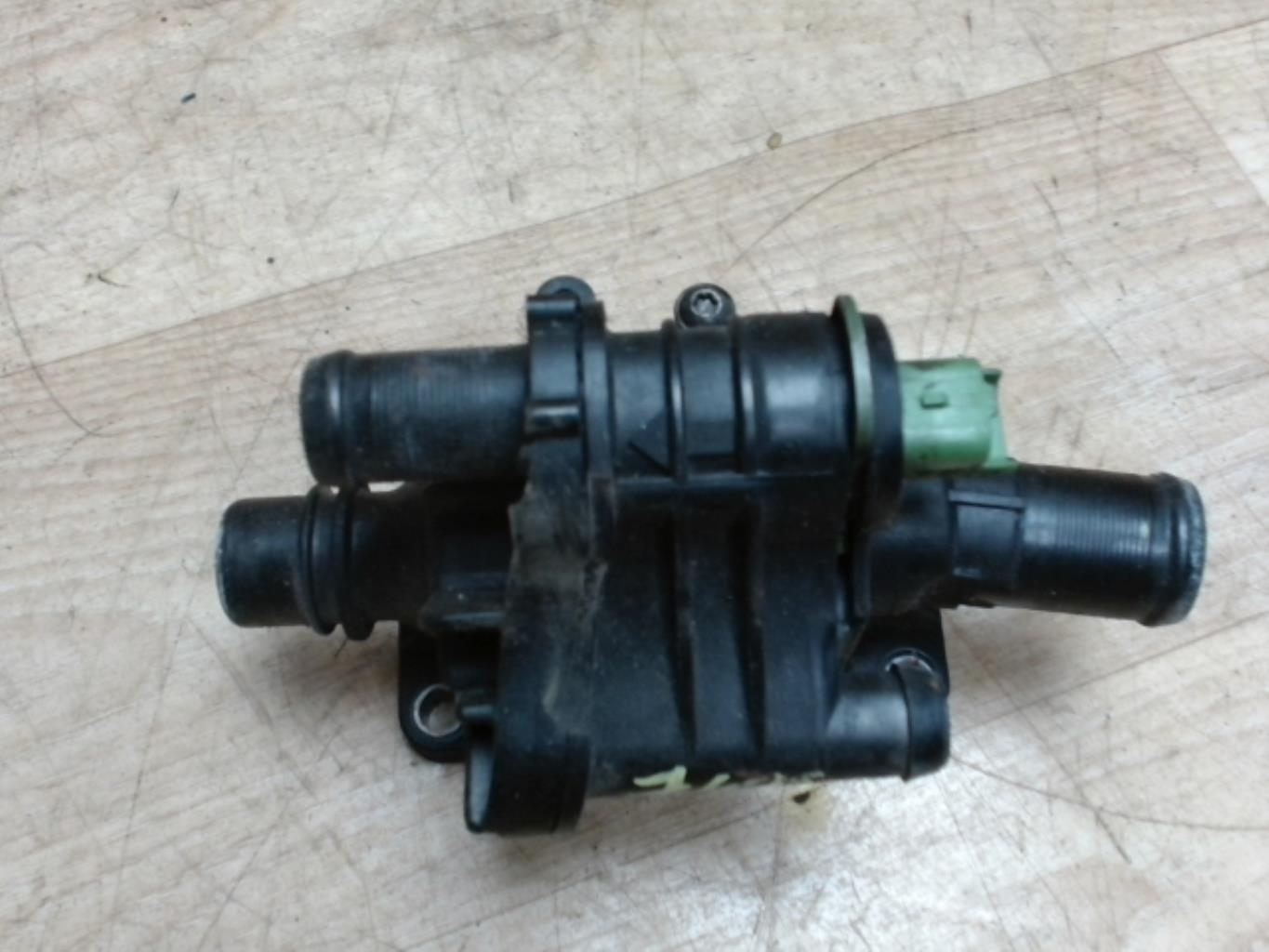 Boitier eau FORD FOCUS 2 PHASE 1 BREAK Diesel - 1