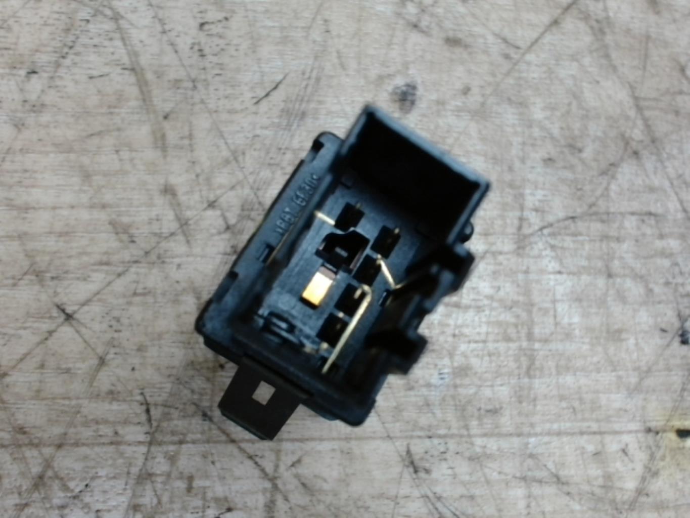 Bouton/Interrupteur VOLKSWAGEN POLO 4 PHASE 1 Diesel - 1