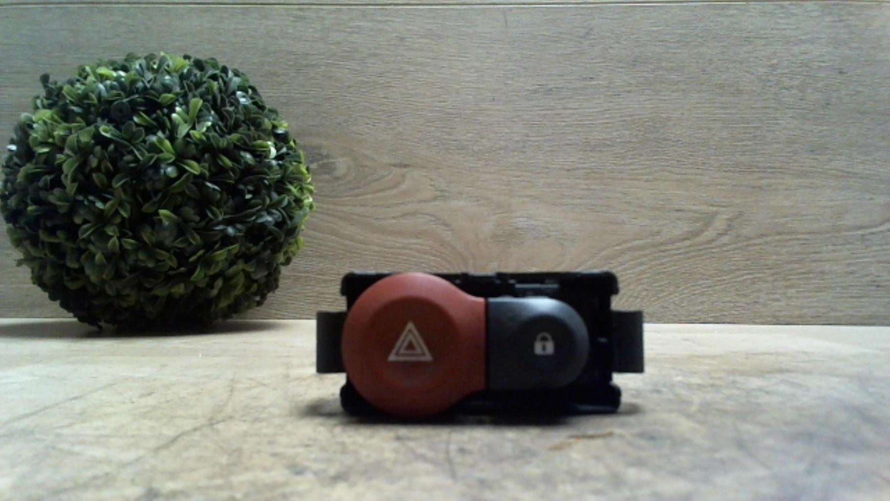 Bouton de warning RENAULT CLIO 3 PHASE 1 Diesel - 1