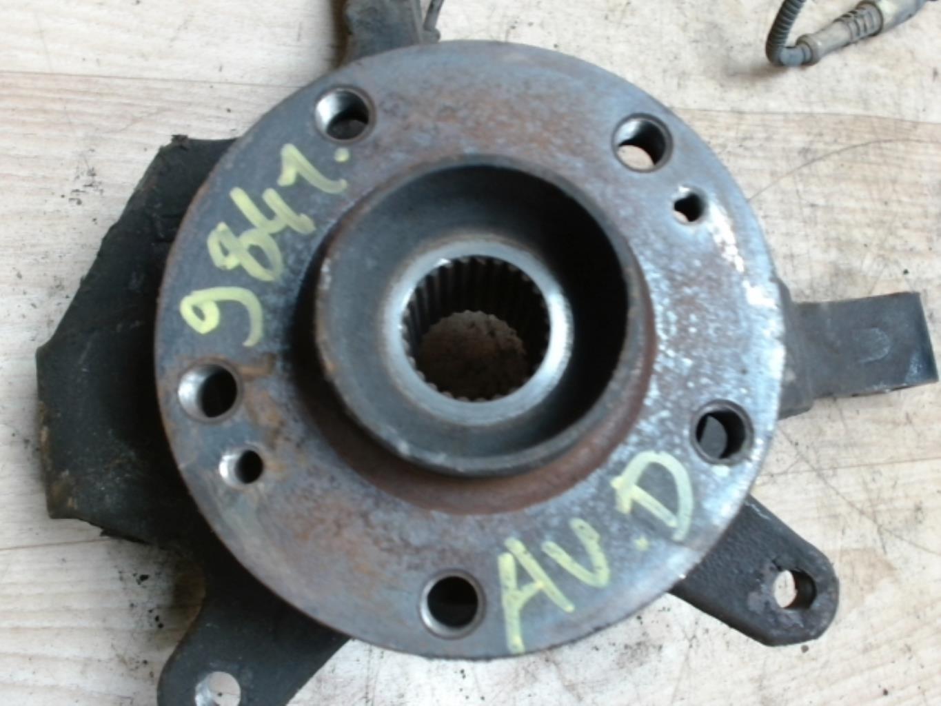 Moyeu avant droit RENAULT LAGUNA 2 PHASE 1 Diesel - 1