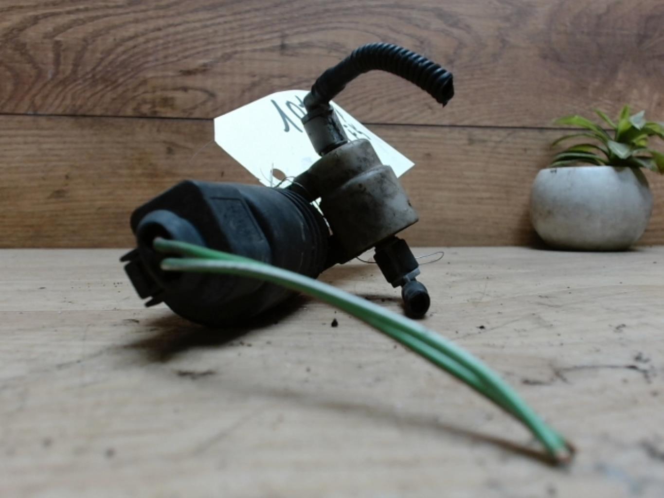 Pompe lave glace avant VOLKSWAGEN GOLF 5 Diesel - 1