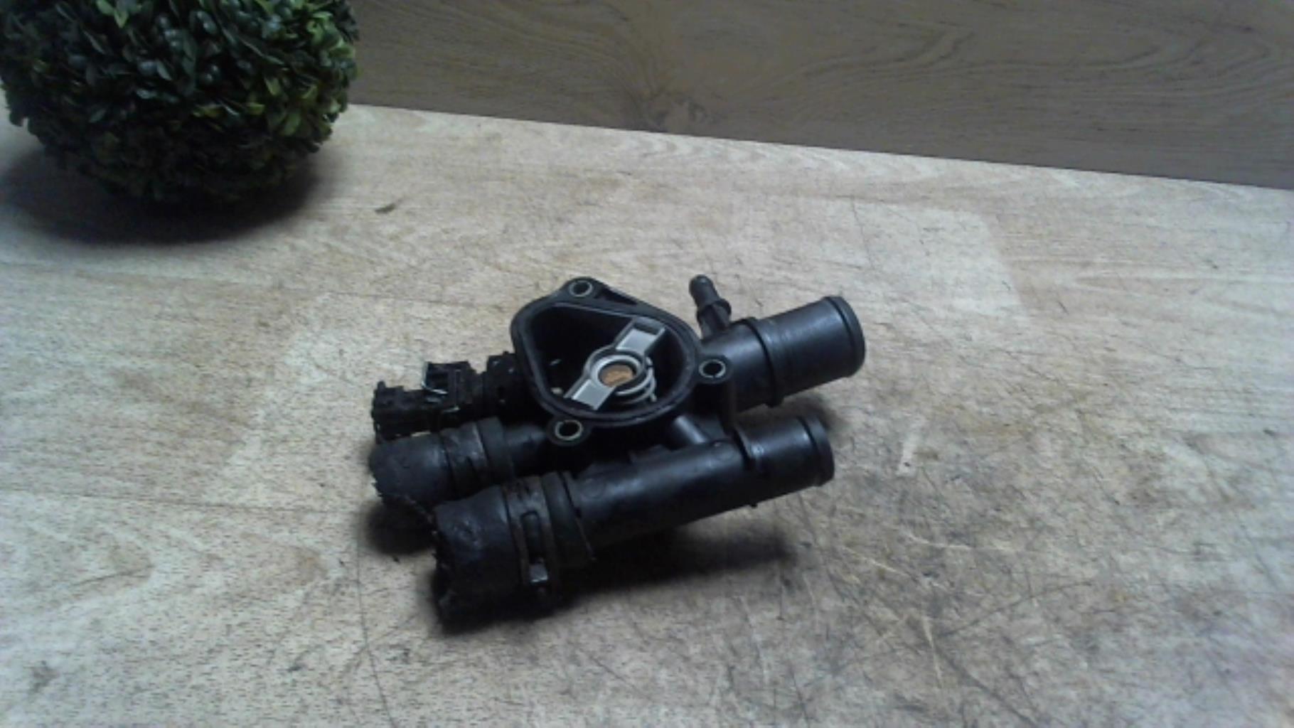 Boitier eau RENAULT LAGUNA 2 PHASE 1 Diesel - 1