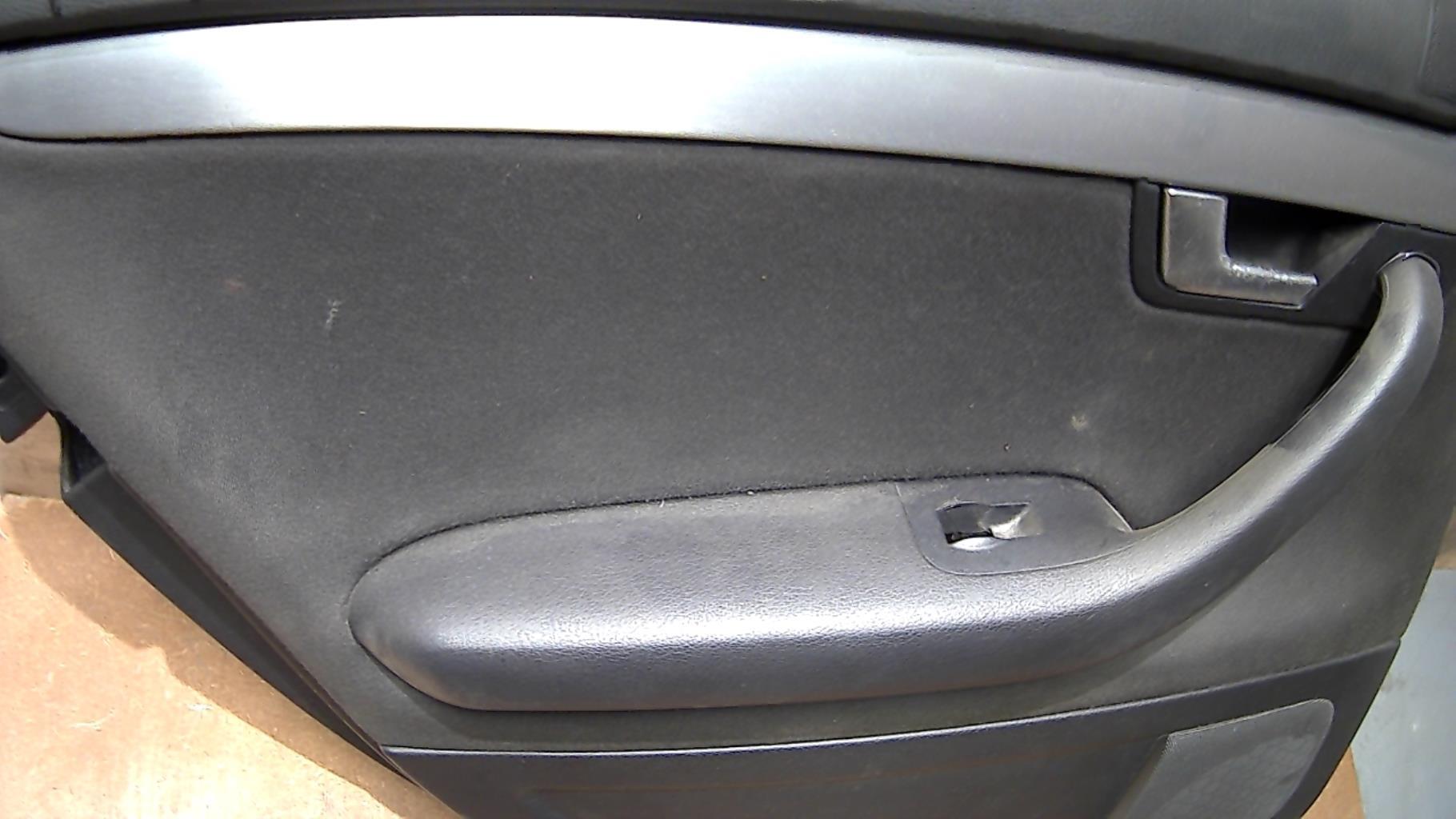Panneau de porte arriere gauche AUDI A4 2 PHASE 2 Diesel - 1