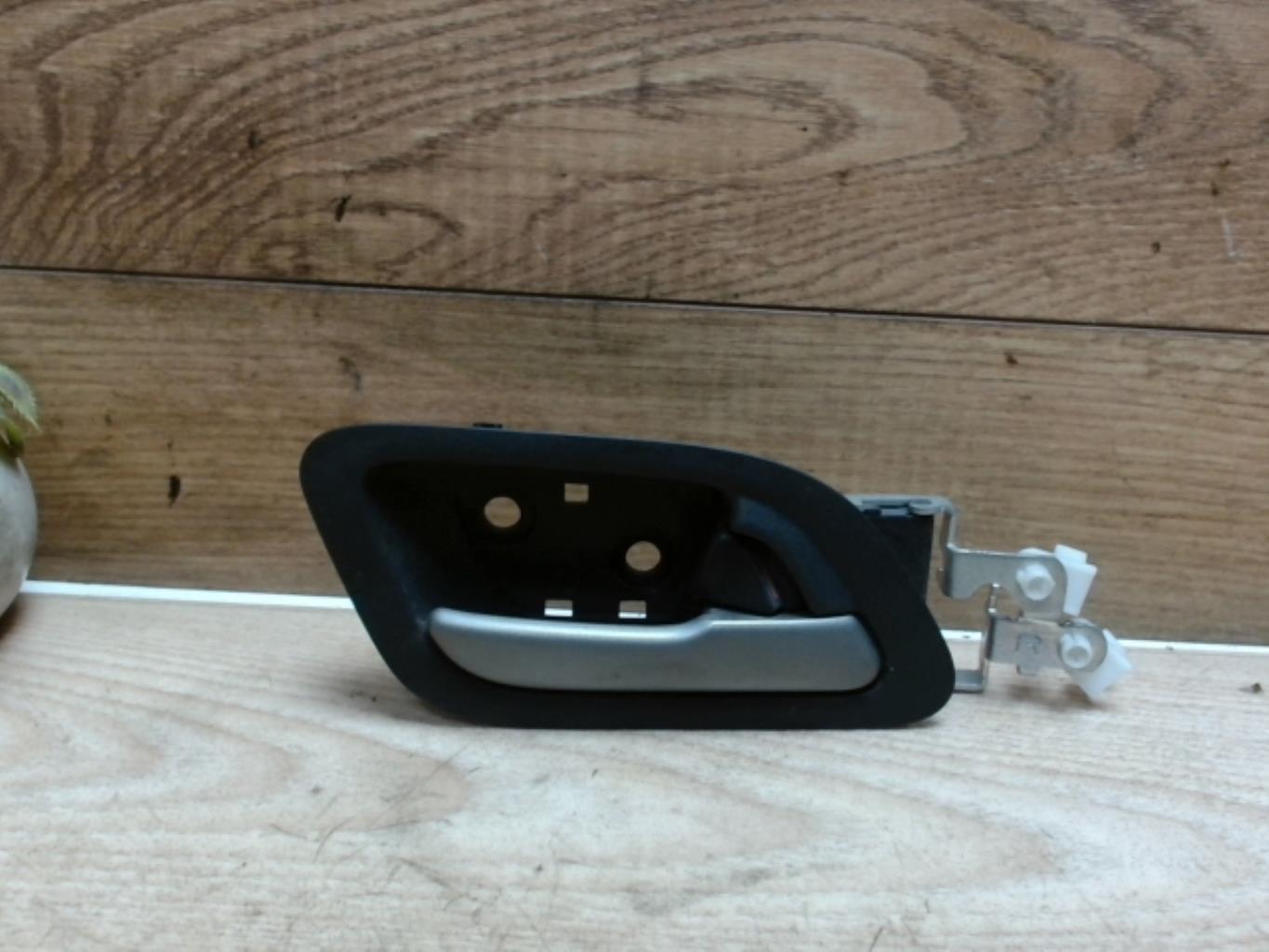 Poignee interieur avant droit HONDA FR-V Diesel - 1