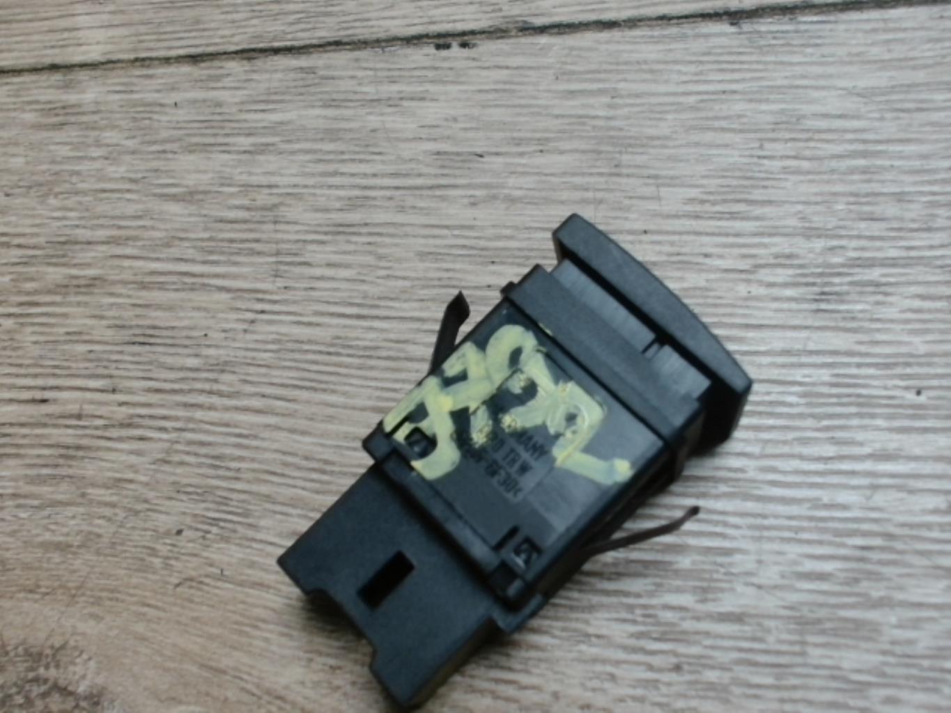 Bouton/Interrupteur VOLKSWAGEN POLO 4 PHASE 2 Essence - 1