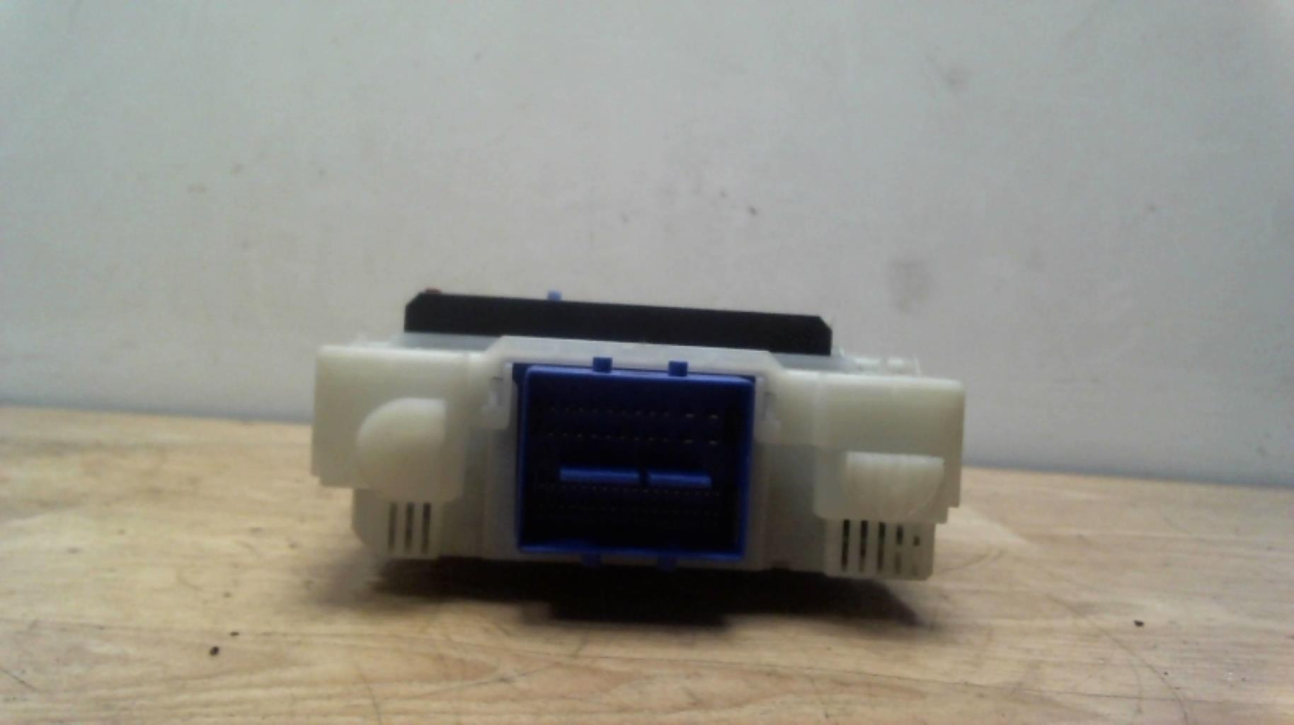 Porte fusible FORD GALAXY 2 PHASE 1 Diesel - 1