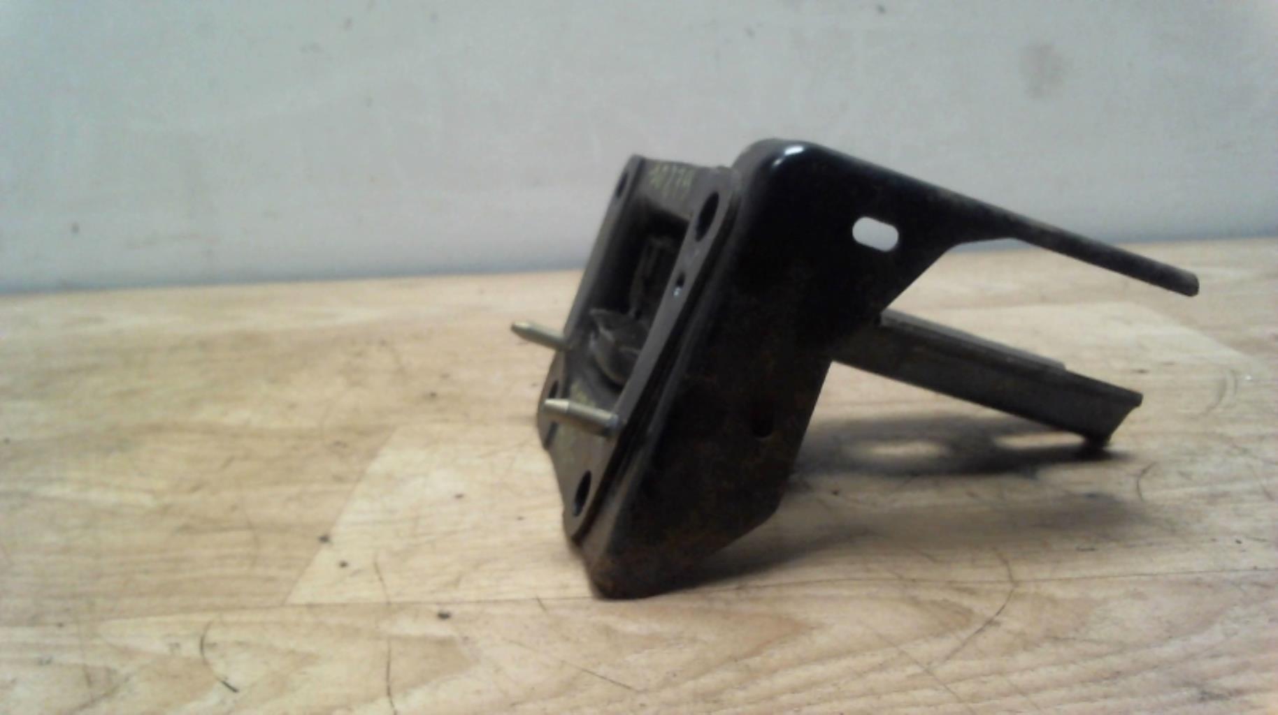 Support moteur gauche PEUGEOT 1007 Essence - 1