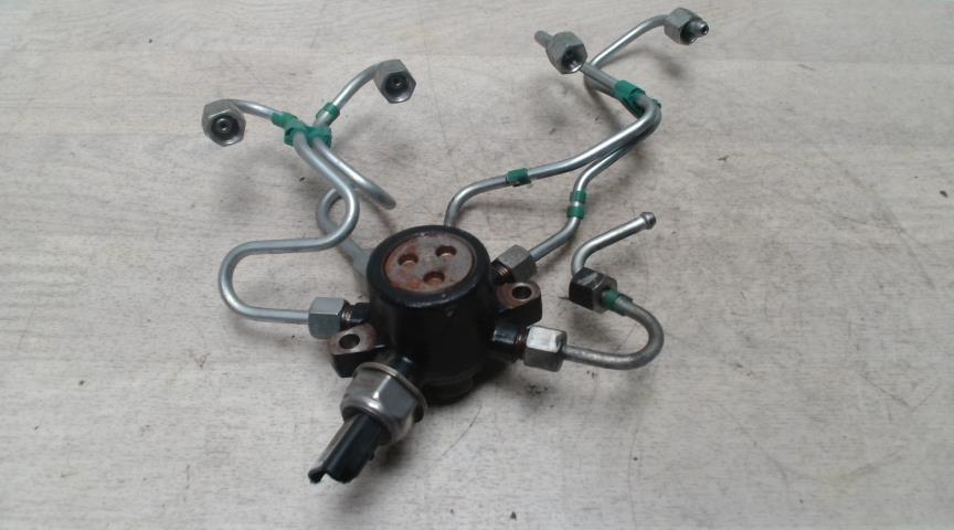Rampe injection PEUGEOT 407 PHASE 1 Diesel - 1