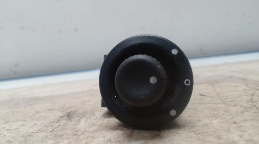 Commande retroviseurs RENAULT CLIO 2 PHASE 1 Essence - 1