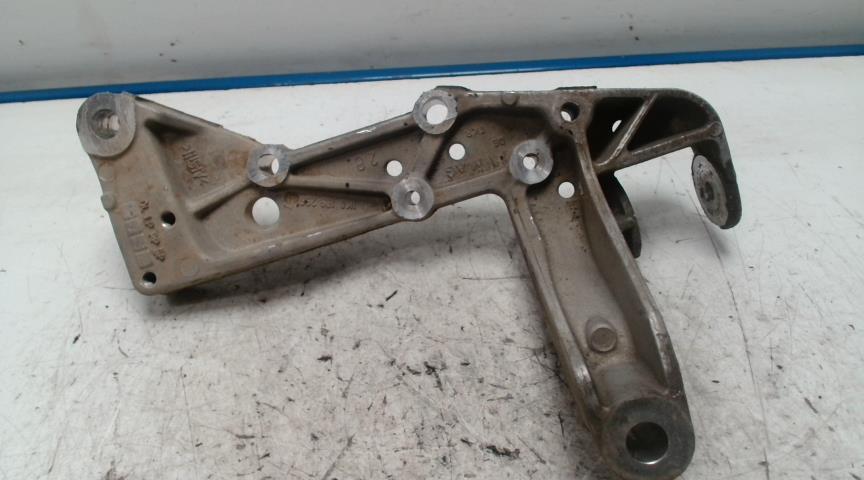 Support moteur droit VOLKSWAGEN GOLF 5 Diesel - 1