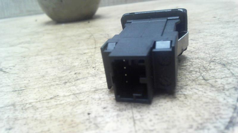 Prise port USB VOLKSWAGEN POLO 5 PHASE 1 Essence - 1
