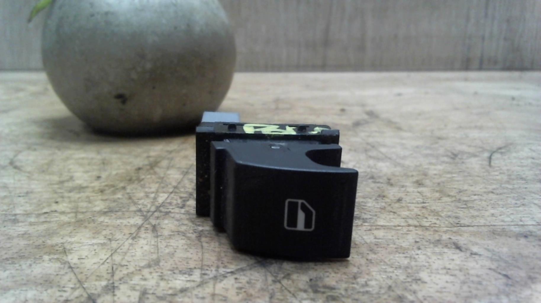Bouton/Interrupteur VOLKSWAGEN POLO 5 PHASE 1 Essence - 1