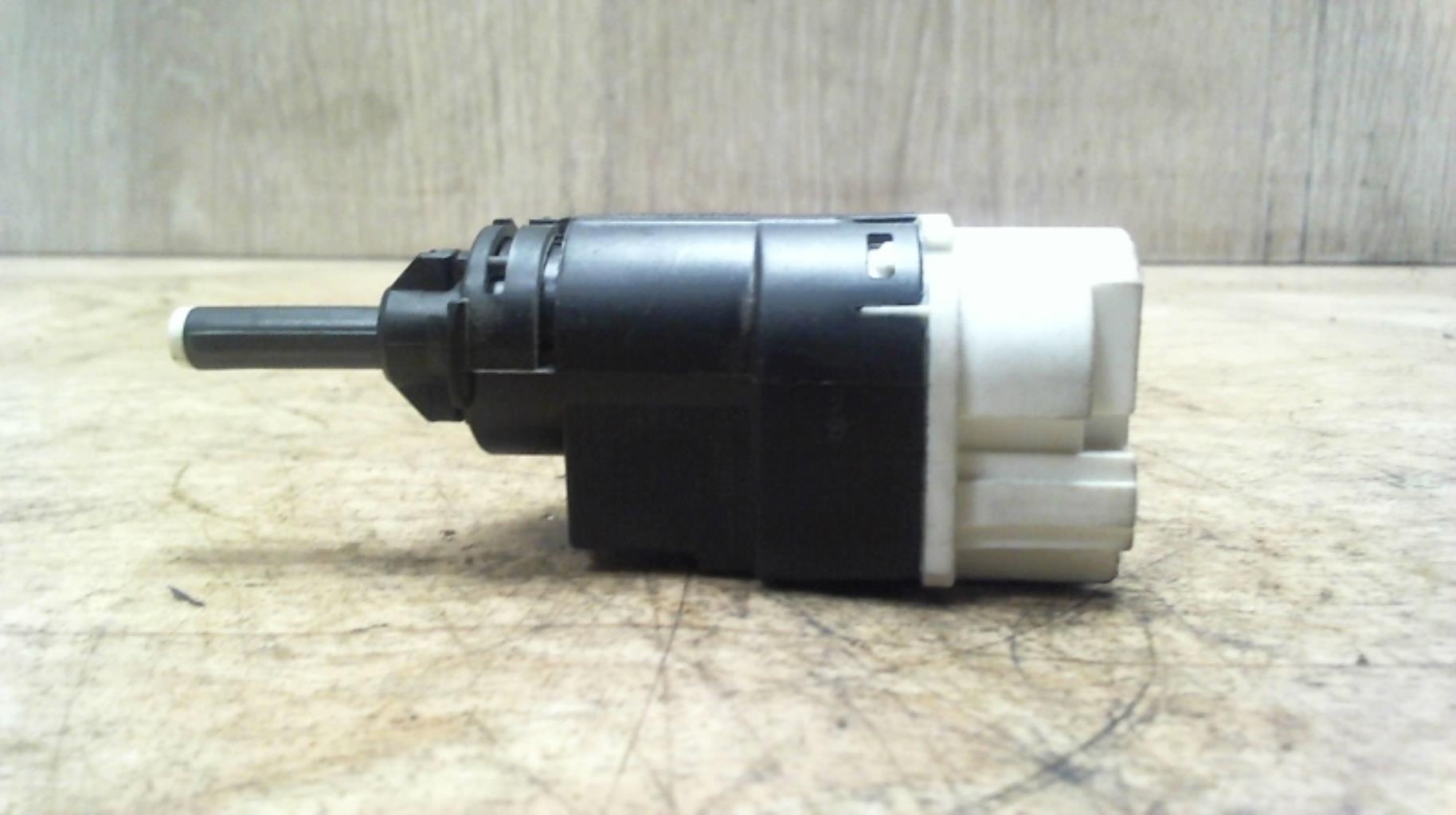Contacteur feu stop DACIA LOGAN MCV 2 PHASE 1 BREAK Essence - 1