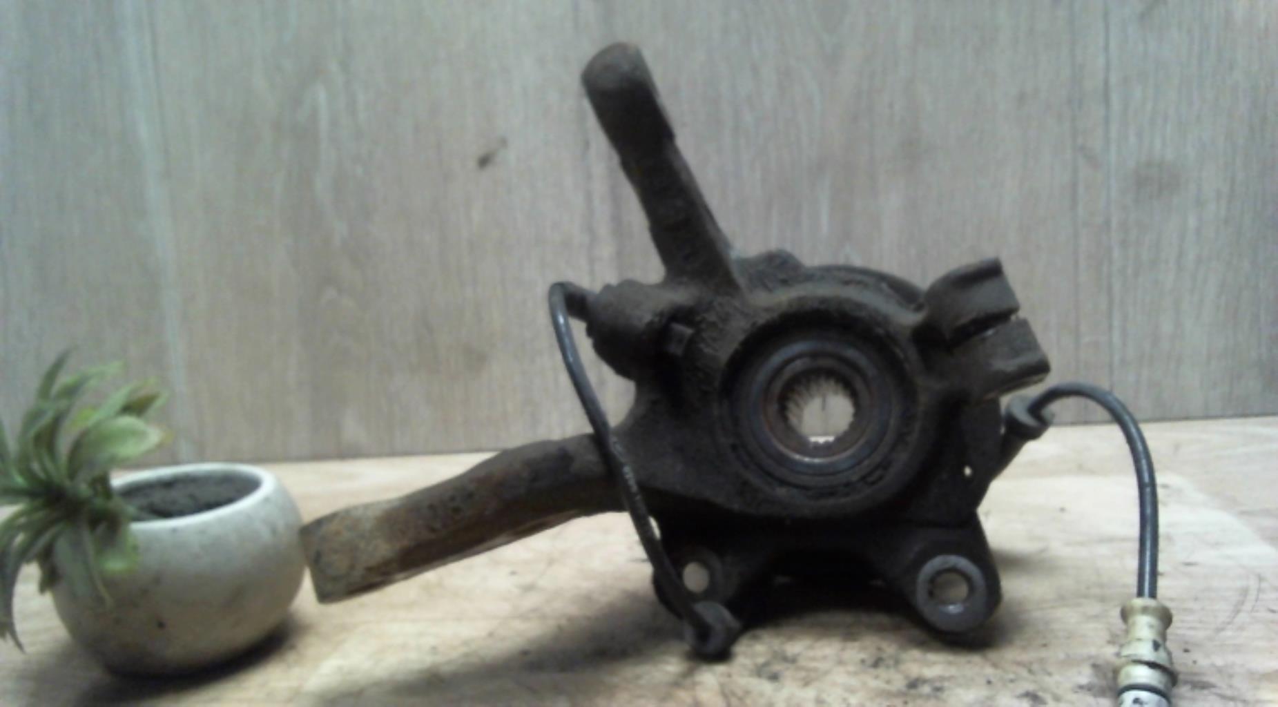 Moyeu avant gauche RENAULT CLIO 2 PHASE 2 Essence - 1