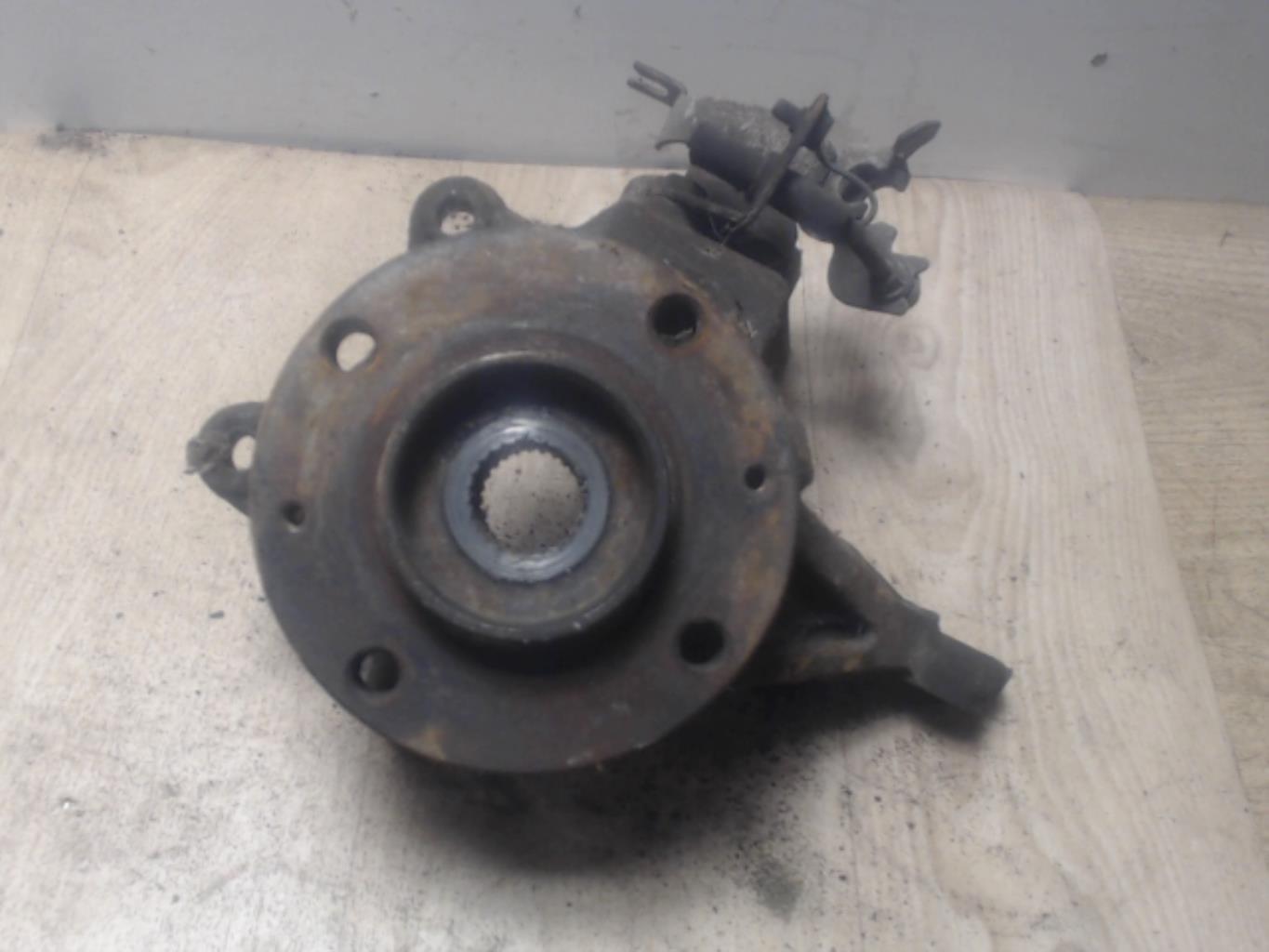 Moyeu avant gauche RENAULT CAPTUR 1 PHASE 1 Essence - 1