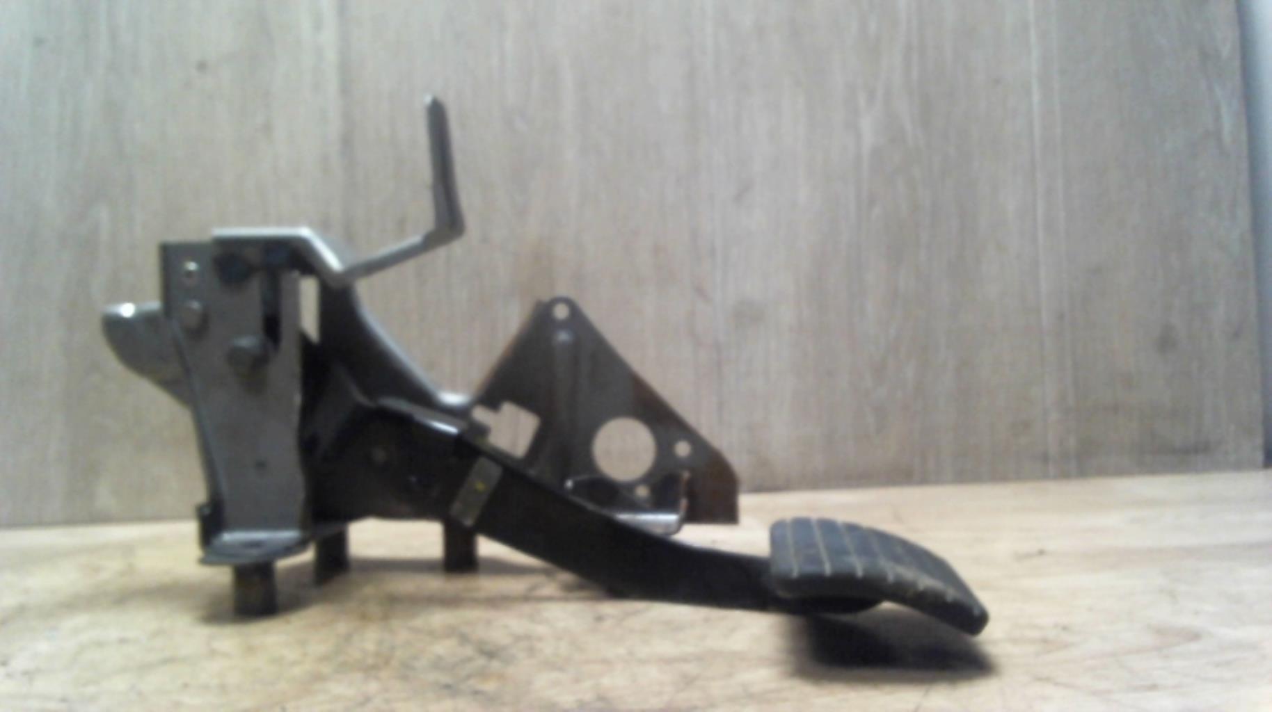 Pedale d'embrayage RENAULT CLIO 4 PHASE 1 Diesel - 1