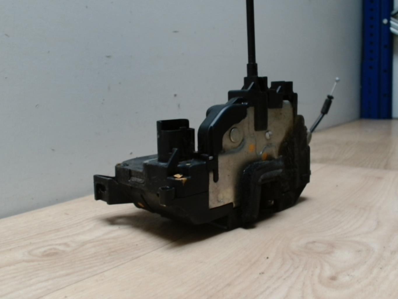 Serrure avant droit RENAULT CLIO 3 PHASE 2 Diesel - 1