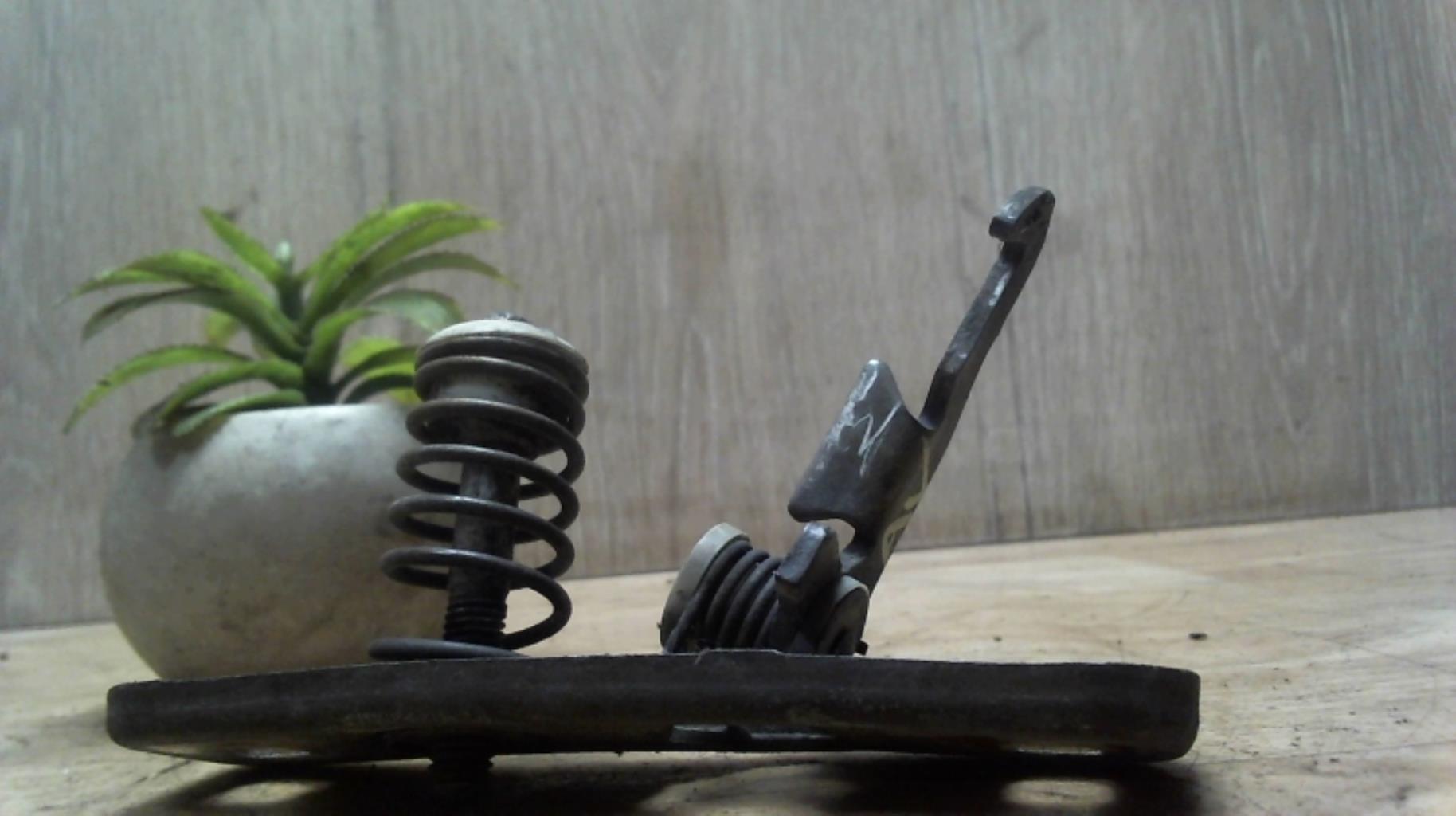 Serrure de capot VOLKSWAGEN GOLF 2 Diesel - 1