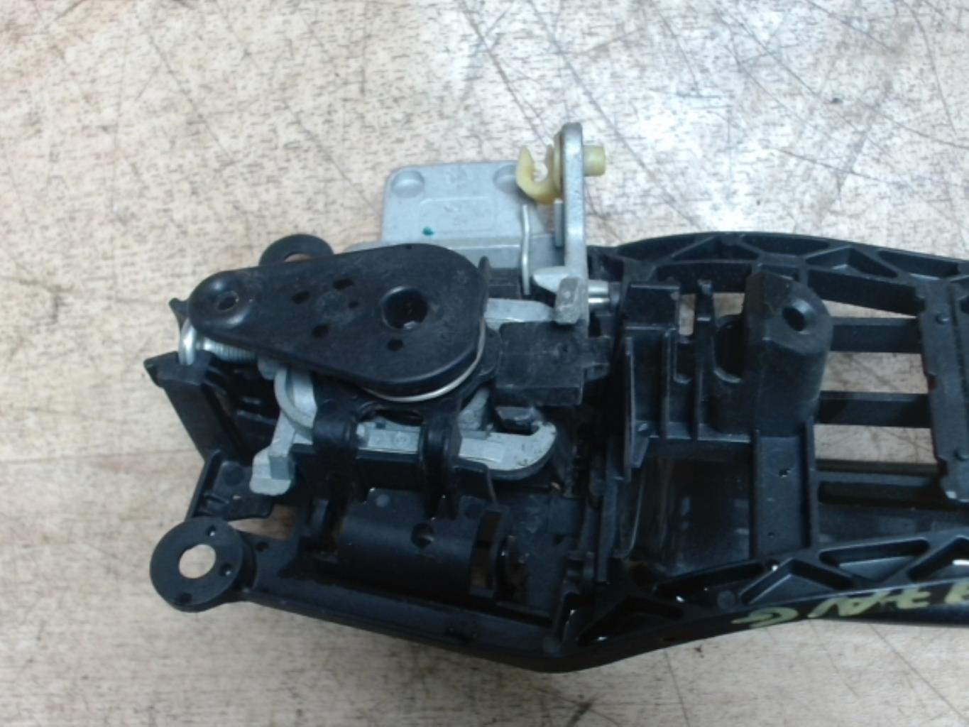 Poignee porte avant gauche OPEL CORSA D PHASE 1 Diesel - 1