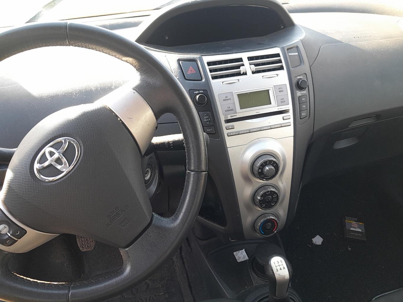 Bouton de warning TOYOTA YARIS 2 PHASE 1 Diesel - 1