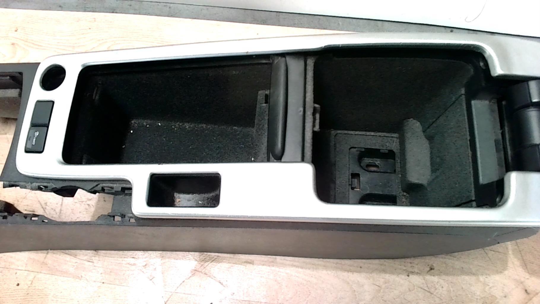 Console central (interieur plastique) VOLVO C 30 PHASE 2 Diesel - 1