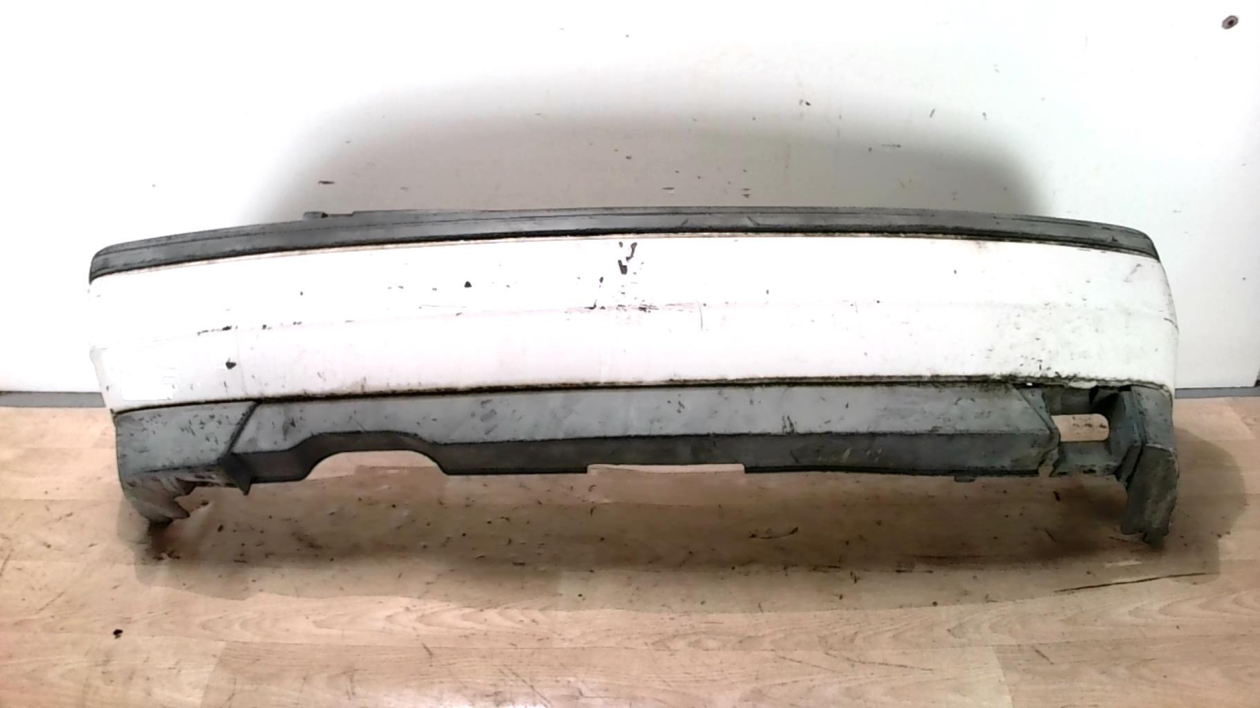 Pare choc arriere VOLKSWAGEN GOLF Essence - 1