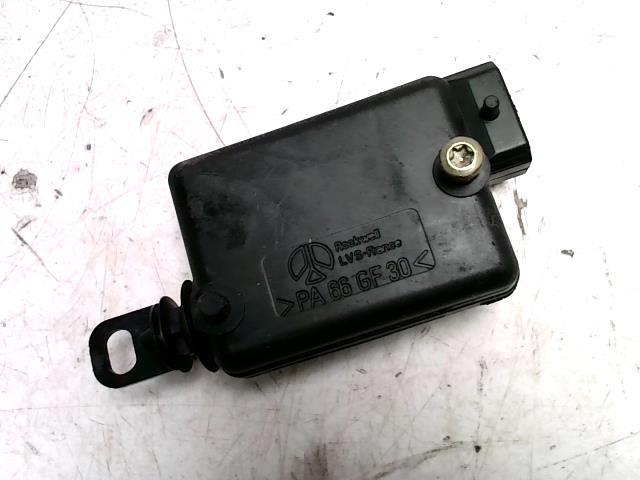 Actionneur verrou trappe d'essence RENAULT CLIO 2 PHASE 2 Essence - 1