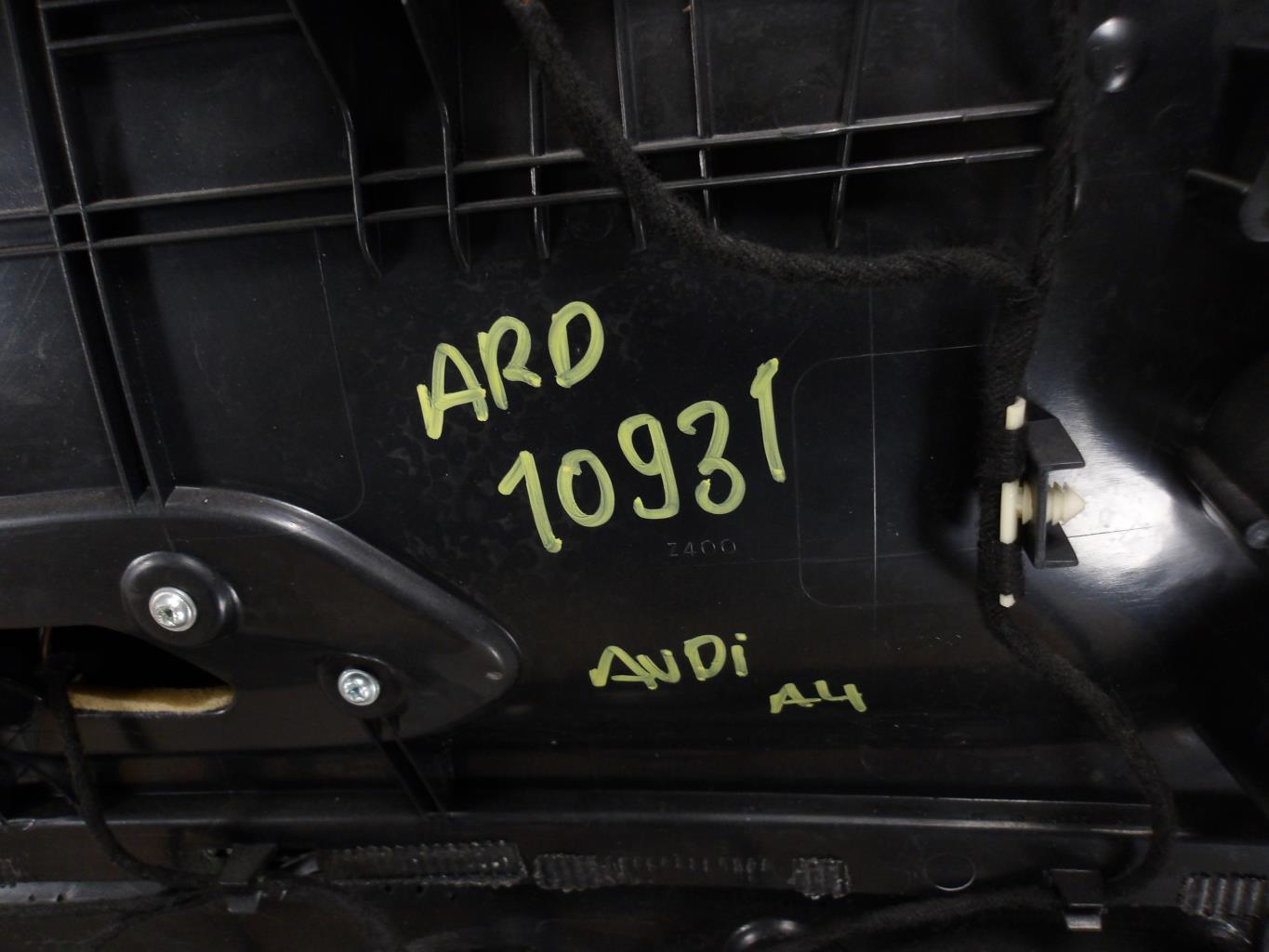 Panneau de porte arriere droit AUDI A4 2 AVANT PHASE 2 BREAK Diesel - 1