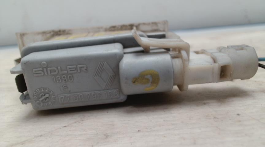 Eclairage de plaque RENAULT MEGANE 2 PHASE 1 Diesel - 1