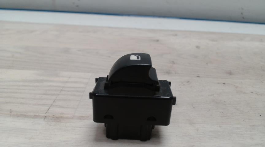 Bouton/Interrupteur PEUGEOT 207 PHASE 1 Diesel - 1