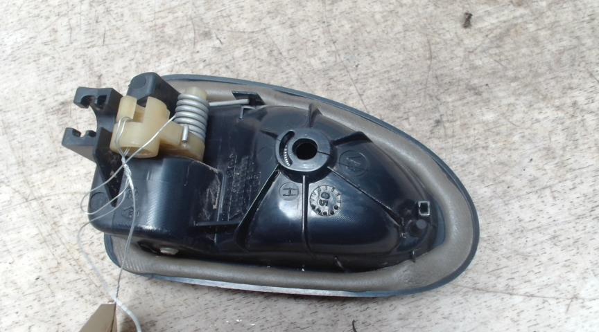 Poignee interieur avant droit RENAULT CLIO 2 PHASE 2 Diesel - 1