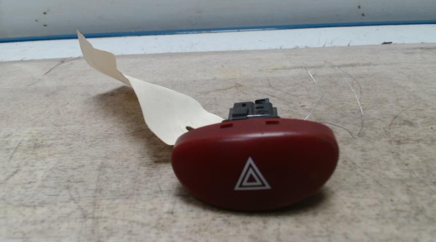 Bouton de warning PEUGEOT 206 PHASE 1 Diesel - 1