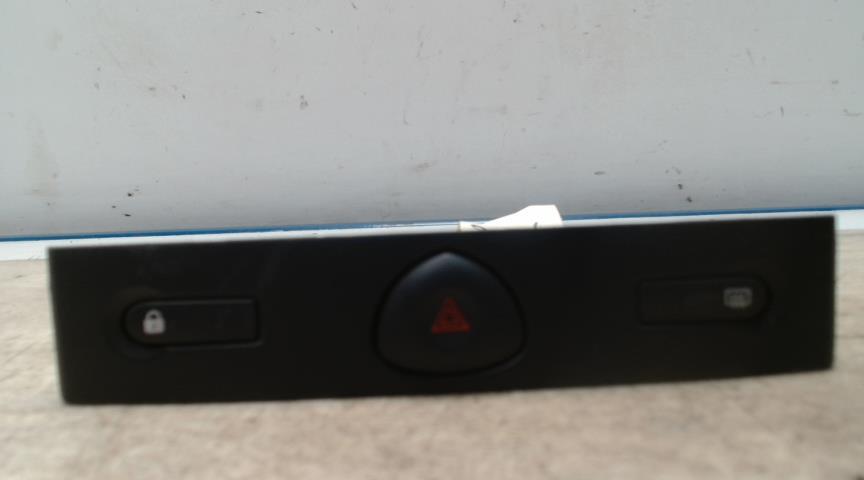 Bouton de warning RENAULT CLIO 2 PHASE 2 Diesel - 1