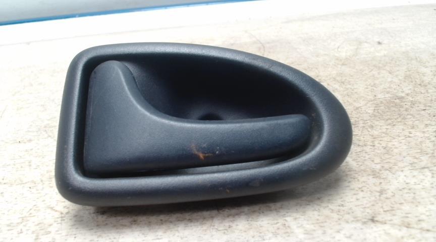 Poignee interieur avant gauche RENAULT CLIO 2 PHASE 2 Diesel - 1