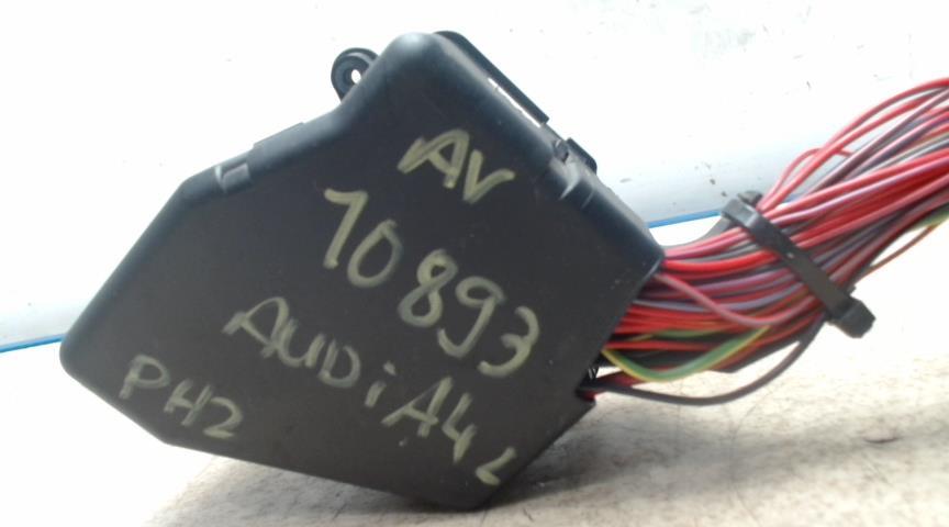 Porte fusible AUDI A4 2 PHASE 2 Diesel - 1