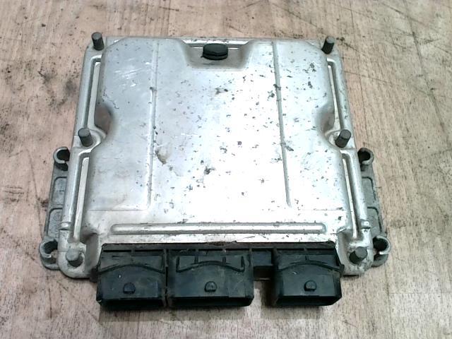 Calculateur moteur CITROEN C8 Diesel - 1