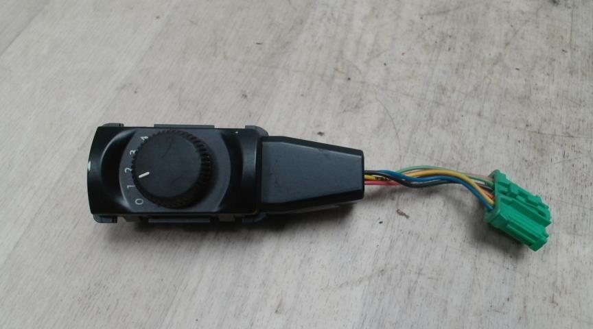 Bouton/Interrupteur PEUGEOT 5008 1 PHASE 1 Diesel - 1