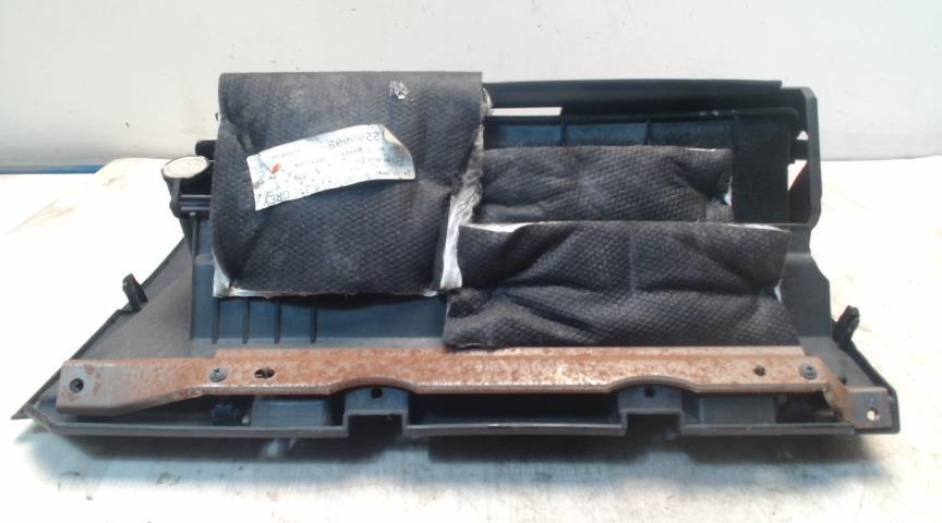 Boite a gants NISSAN PRIMERA 3 Diesel - 1
