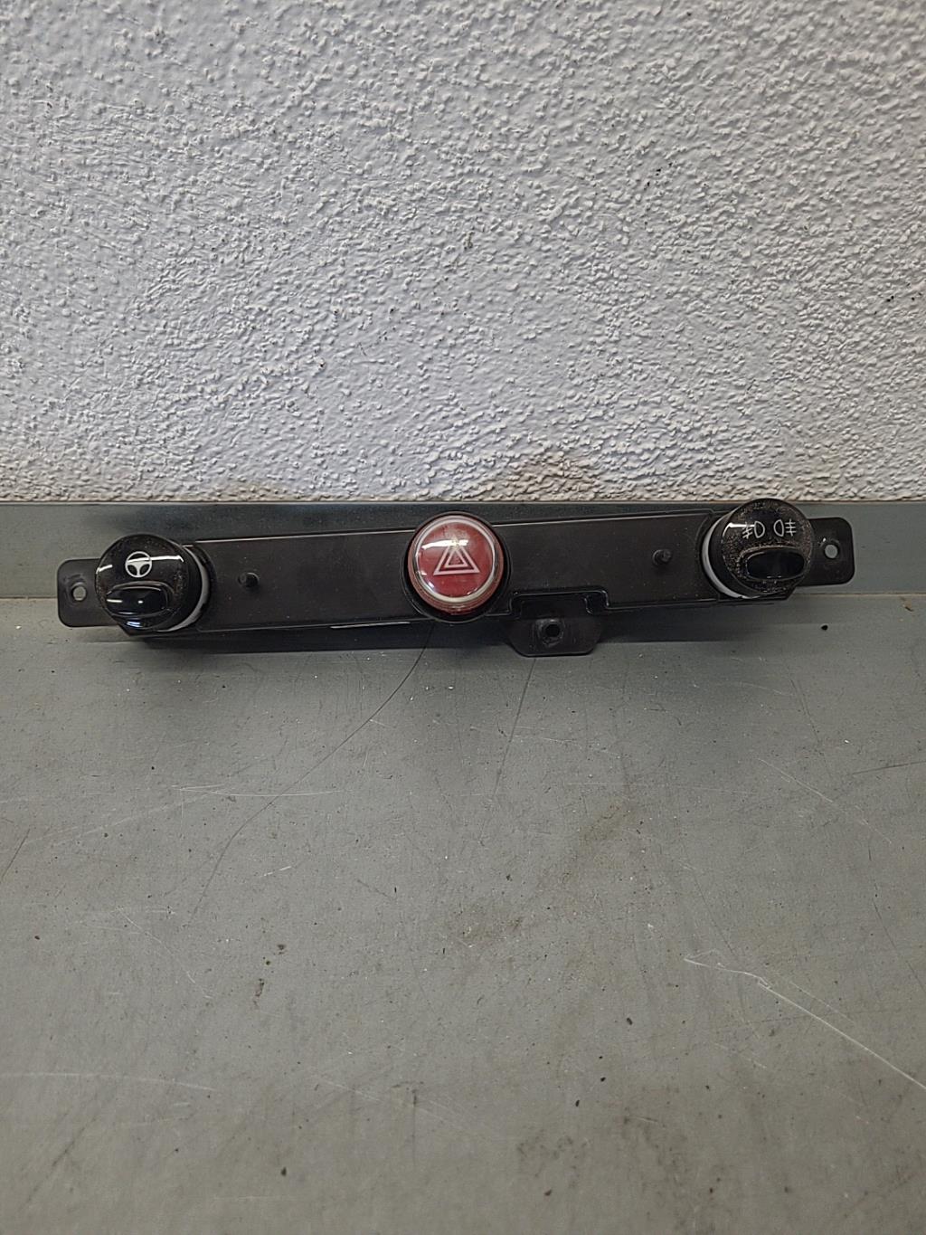 Bouton de warning FIAT 500 2 PHASE 1  - 1