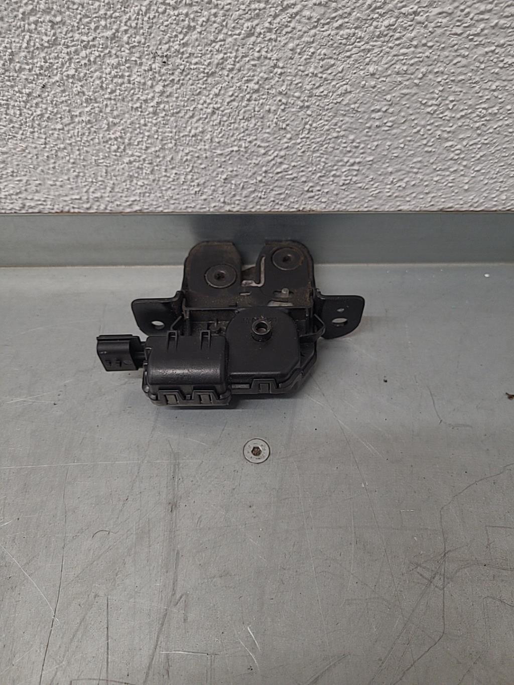 Serrure de coffre RENAULT CLIO 4 PHASE 1  - 1