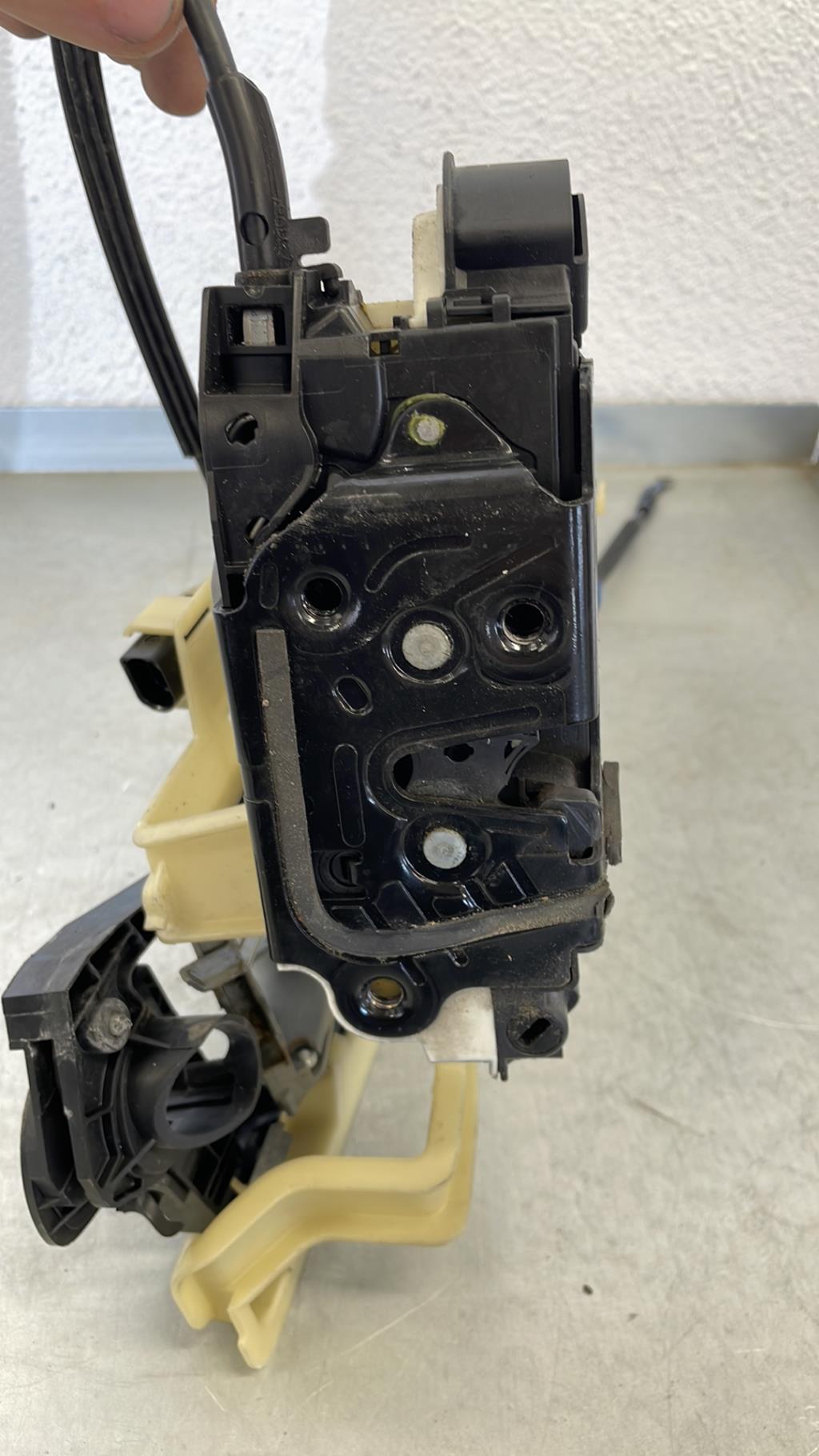 Serrure avant droit VOLKSWAGEN PASSAT 6 CC COUPE Diesel - 1