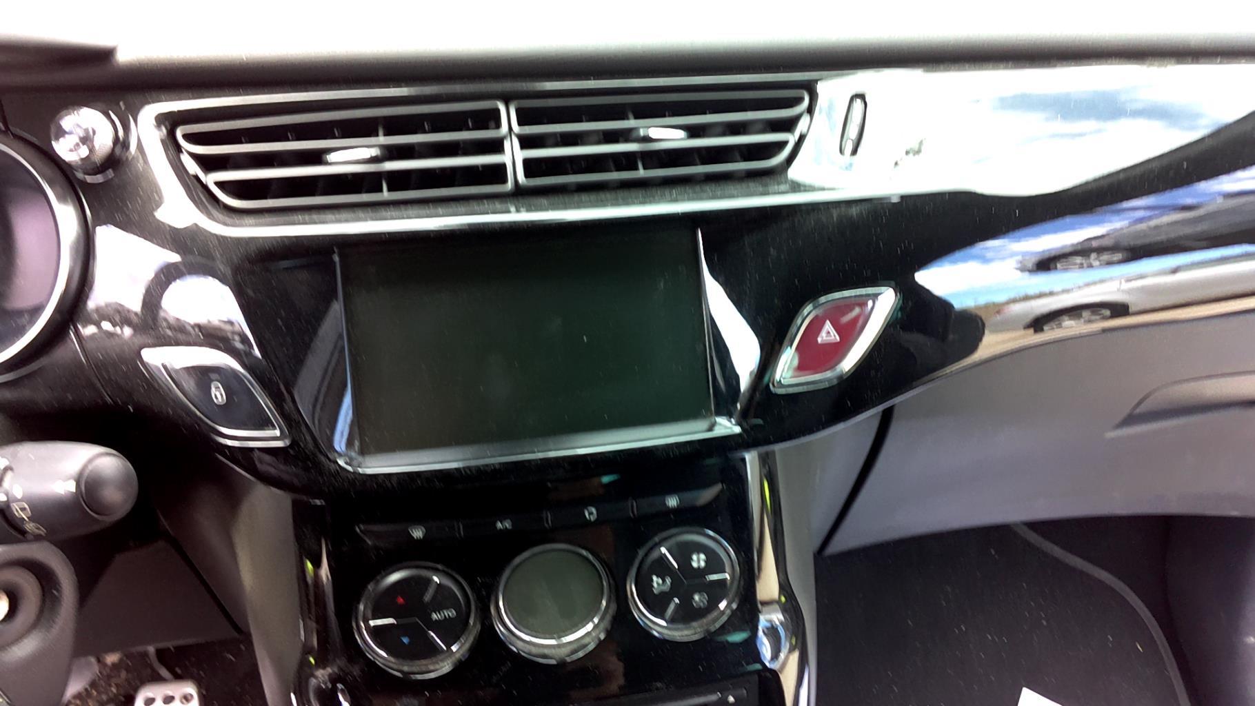 Ecran GPS CITROEN DS3 PHASE 1 Essence - 1