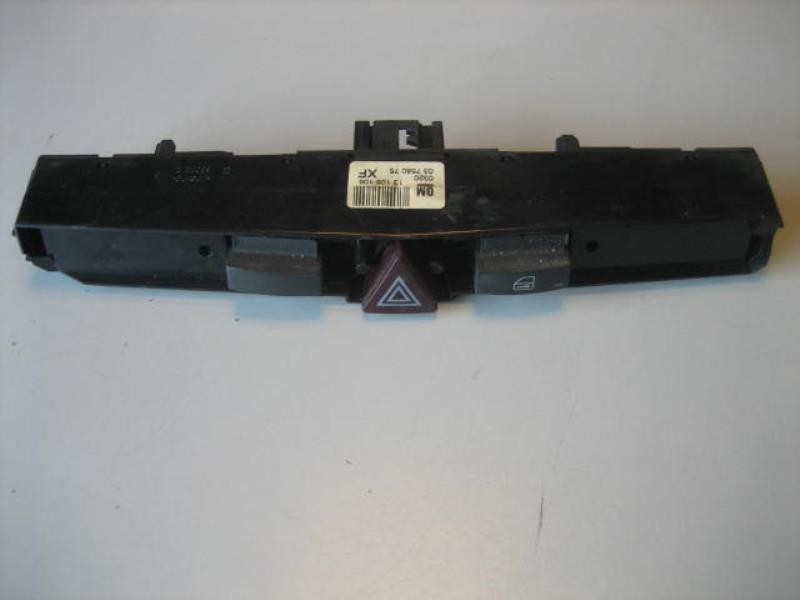 Bouton de warning OPEL ZAFIRA B PHASE 1 Diesel - 1